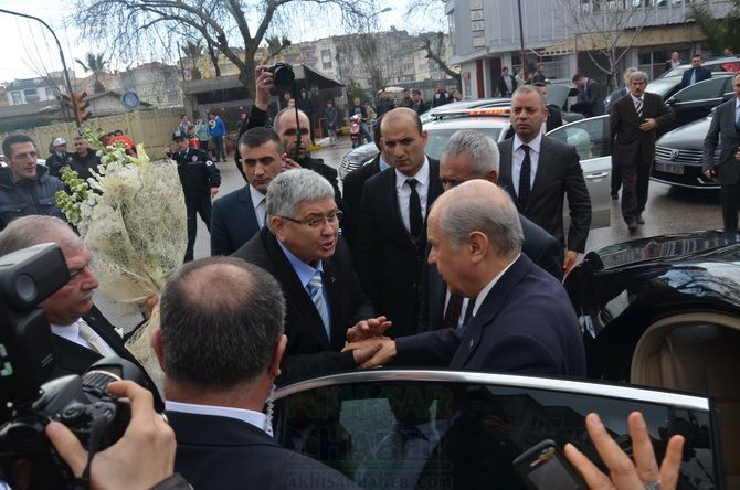 MHP LİDERi DEVLET BAHÇELİ AKHİSARLILAR İLE BULUŞTU